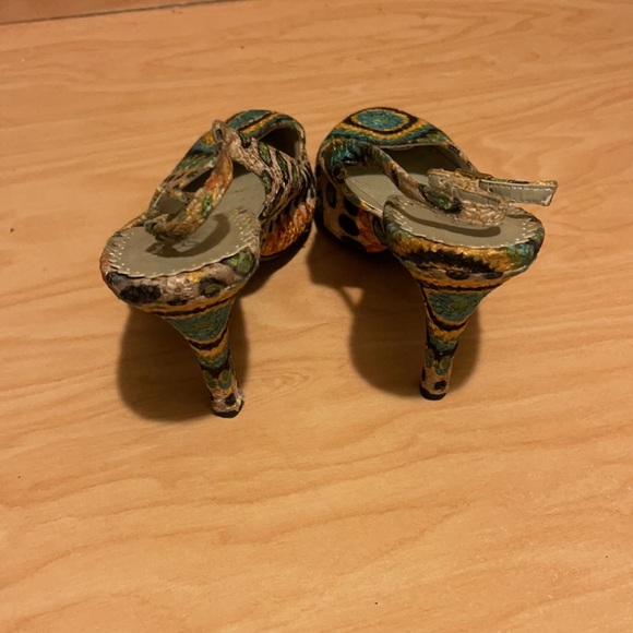 Fashionable J.Renee’ shoes in multiple colors. - Picture 4 of 4